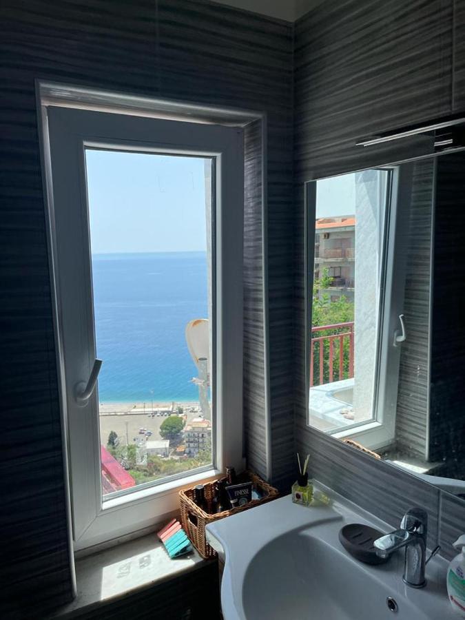 Casa Vacanze Luna Apartment Letojanni Bagian luar foto