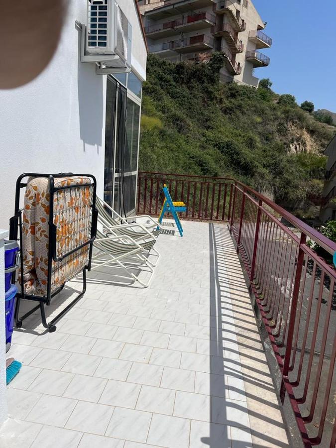 Casa Vacanze Luna Apartment Letojanni Bagian luar foto